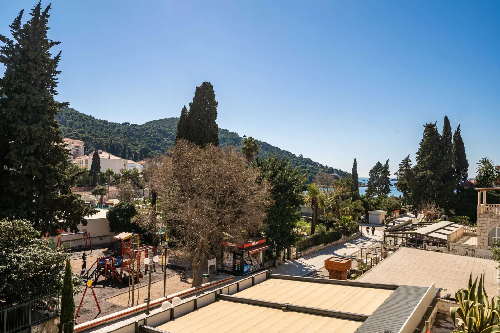 Apartment Villa Claudia - Three Bedroom Apartment with Balcony-Ambiente
