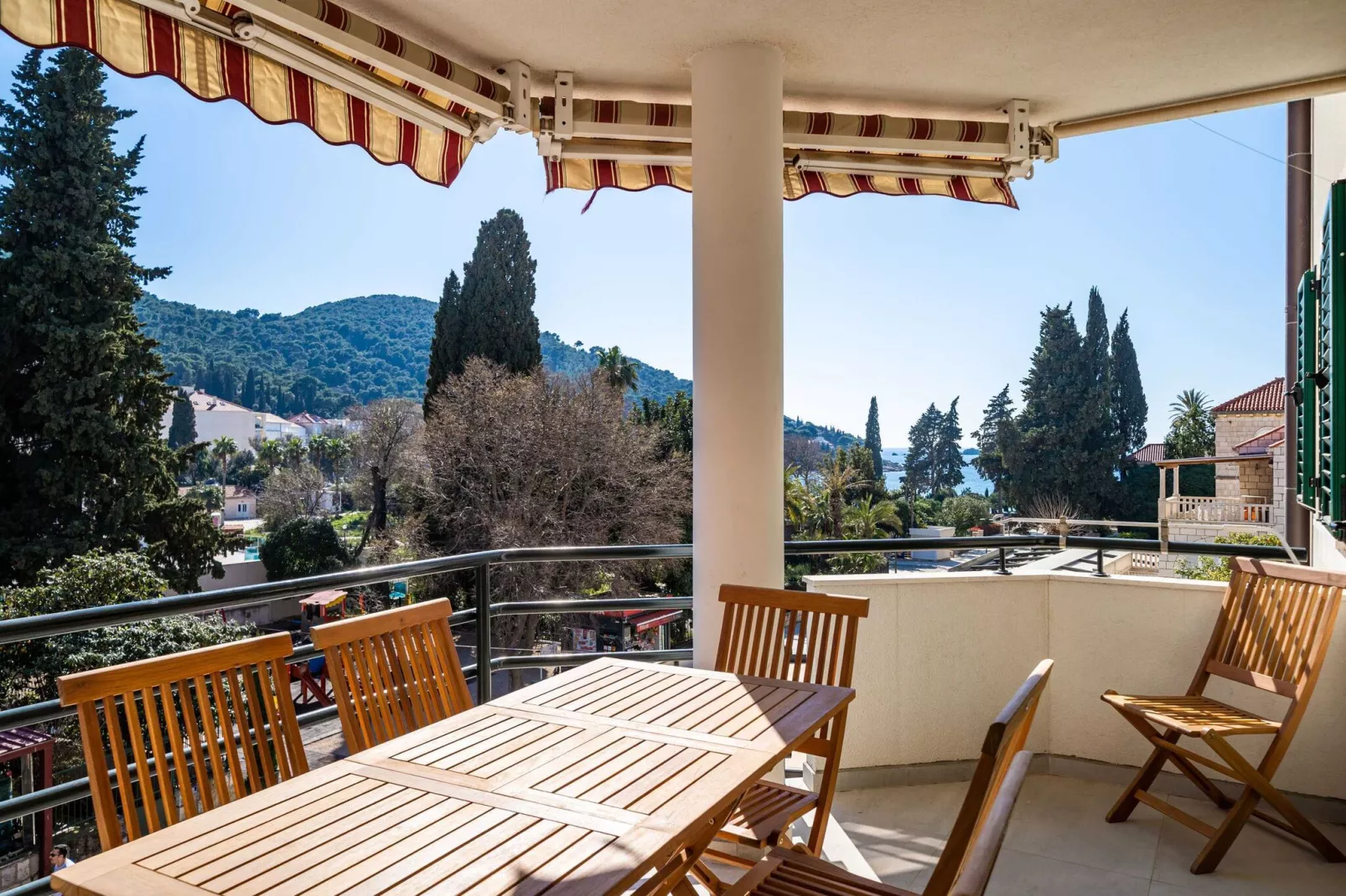 Apartment Villa Claudia - Three Bedroom Apartment with Balcony-Außenbereich