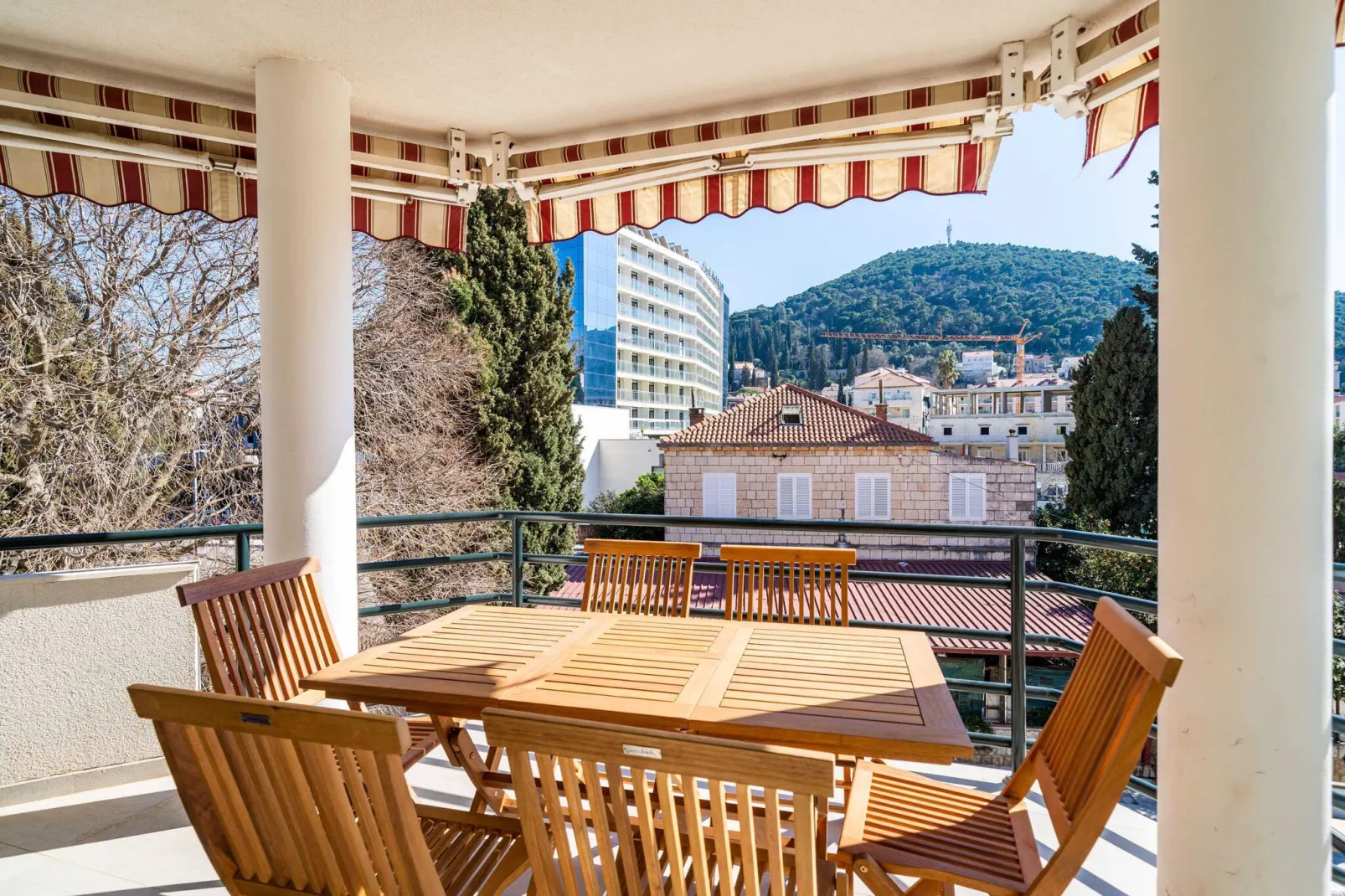 Apartment Villa Claudia - Three Bedroom Apartment with Balcony-Außenbereich