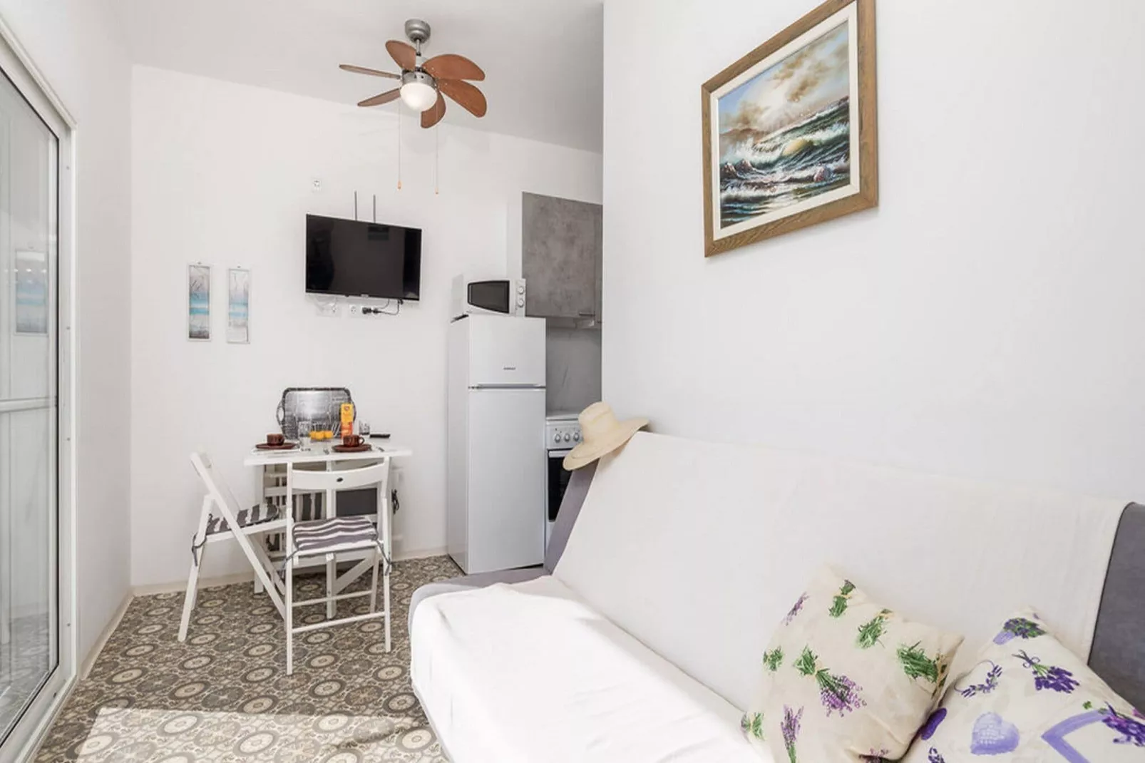 Apartments Sun 4 You - One Bedroom Apartment with Terrace and Sea View (Apartment 1)-Wohnzimmer