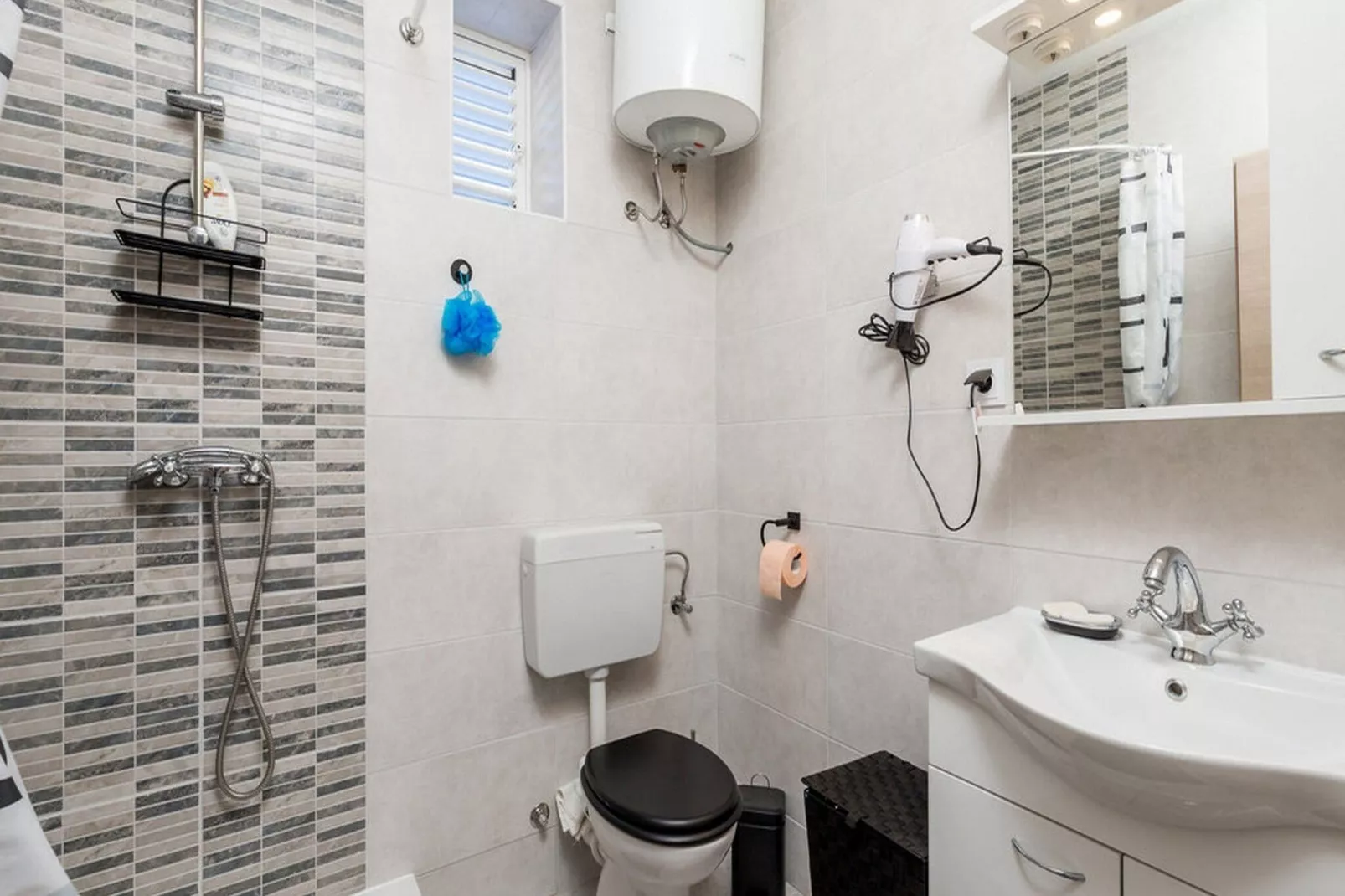 Apartments Sun 4 You - Two Bedroom Apartment with Balcony and Sea View (Apartment 2)-Bathroom