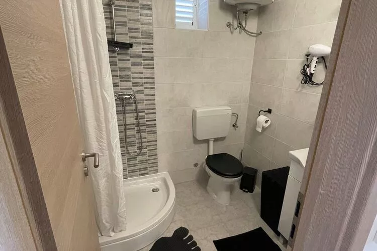 Apartments Sun 4 You - Two Bedroom Apartment with Balcony and Sea View (Apartment 2)-Bathroom
