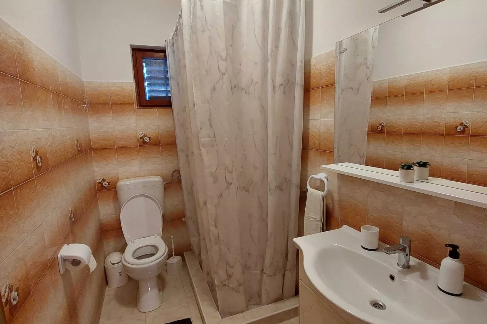 Apartment Dominik - Two Bedroom Apartment with Terrace and Sea View-Bathroom