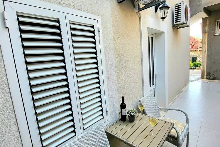 Apartment Dora - Studio Apartment with Terrace-Outdoor