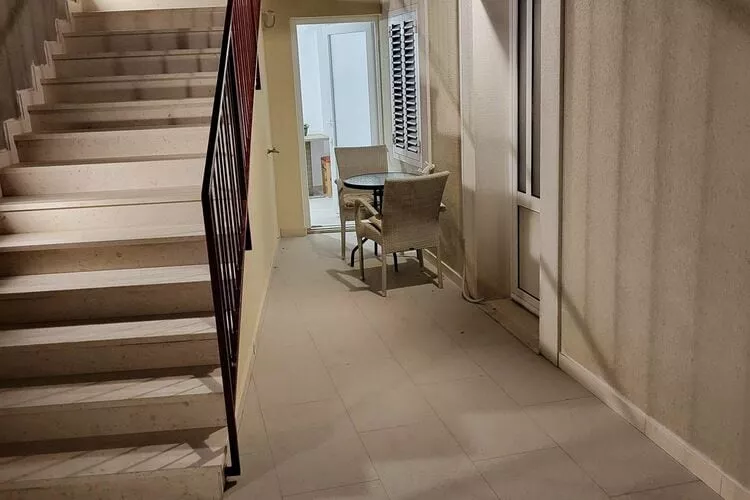 Apartment Dora - Studio Apartment with Terrace-Indoor