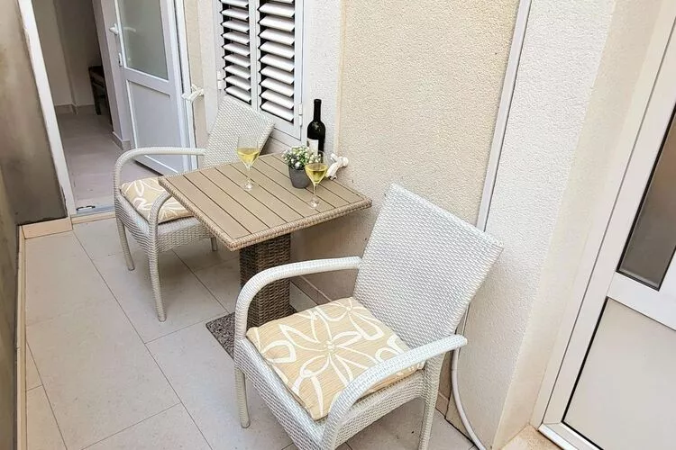 Apartment Dora - Studio Apartment with Terrace-Terrace