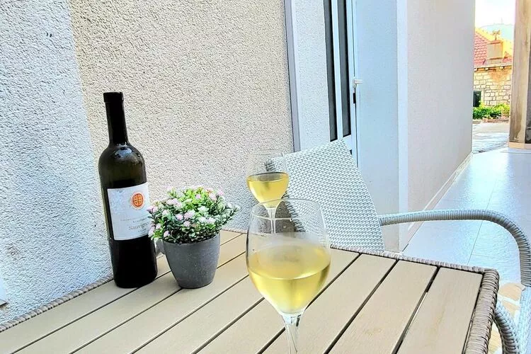 Apartment Dora - Studio Apartment with Terrace-Terrace