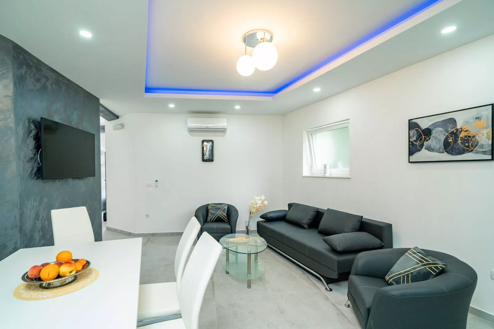 Hidden Gem Apartment - Two Bedroom Apartment with Terrace and Sea View-Living room