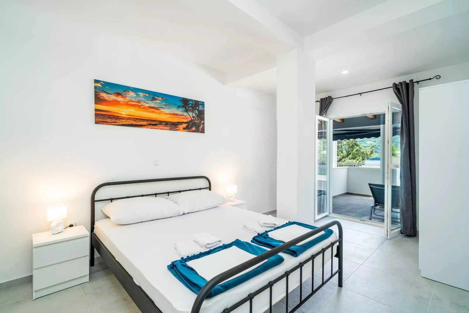 Hidden Gem Apartment - Two Bedroom Apartment with Terrace and Sea View-Bedroom