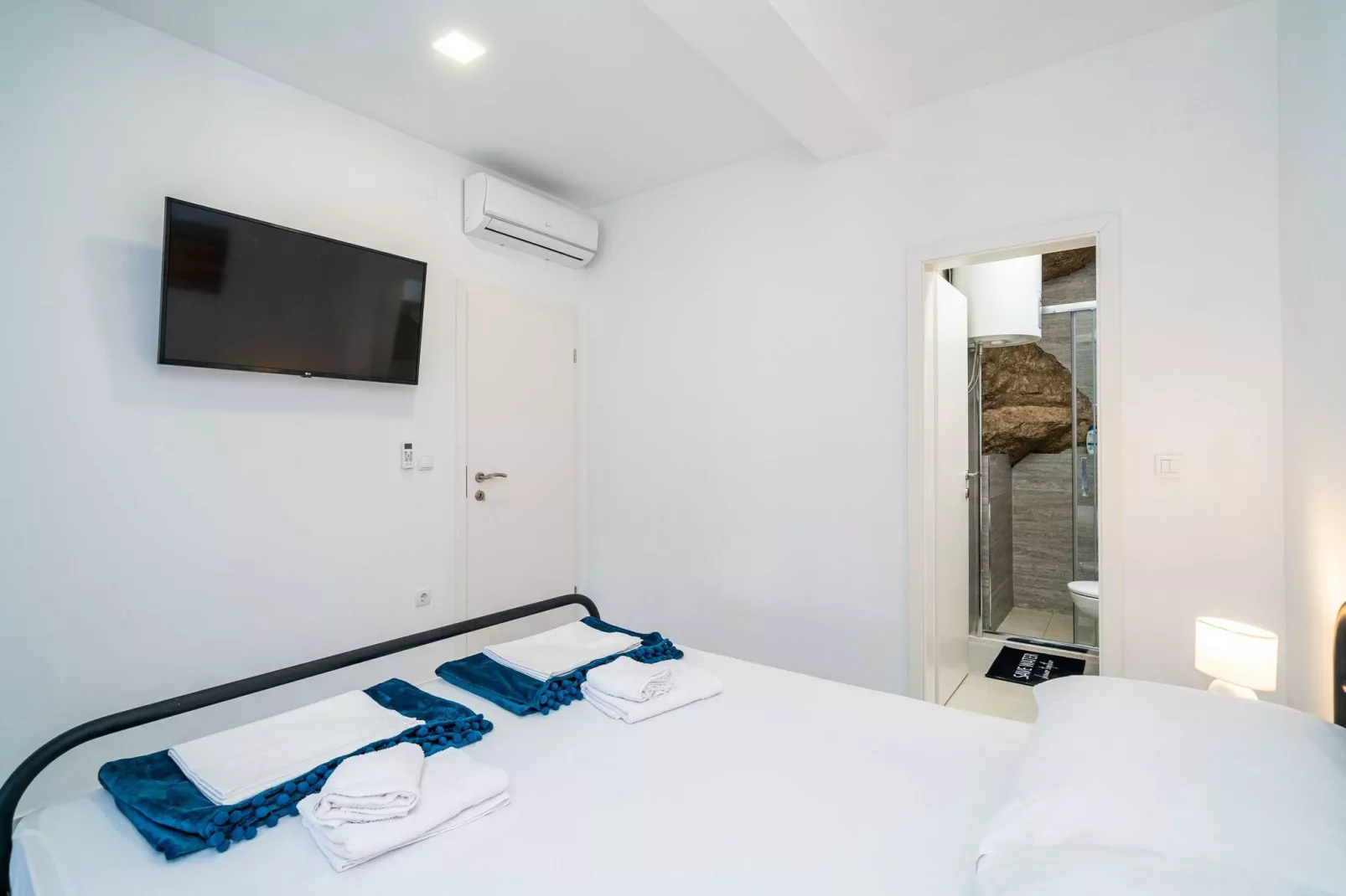 Hidden Gem Apartment - Two Bedroom Apartment with Terrace and Sea View-Bedroom