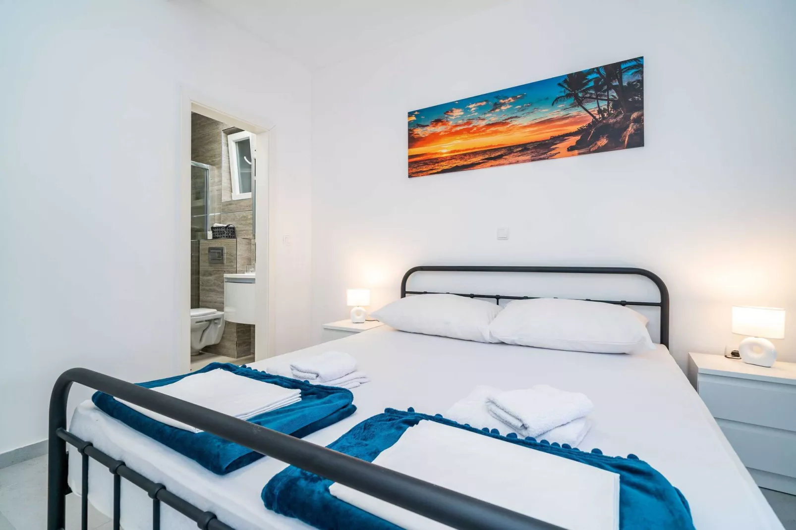 Hidden Gem Apartment - Two Bedroom Apartment with Terrace and Sea View-Bedroom