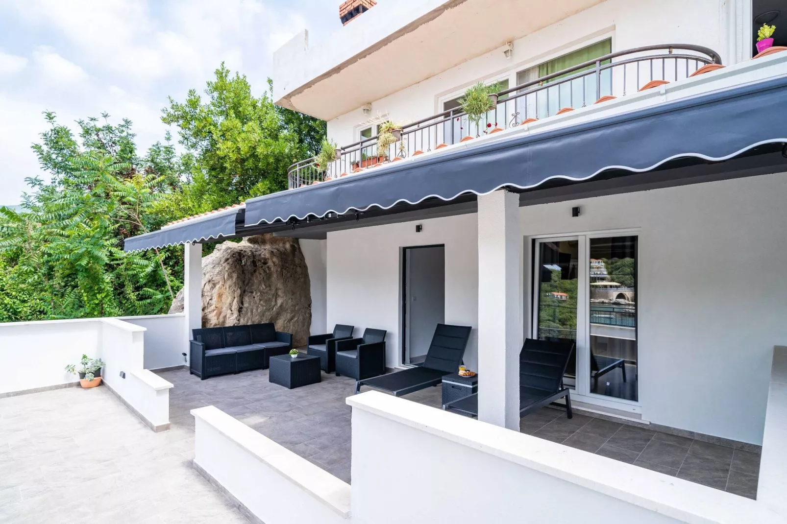 Hidden Gem Apartment - Two Bedroom Apartment with Terrace and Sea View-Outdoor