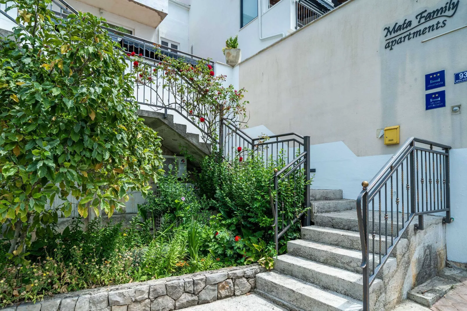 Hidden Gem Apartment - Two Bedroom Apartment with Terrace and Sea View-Outdoor