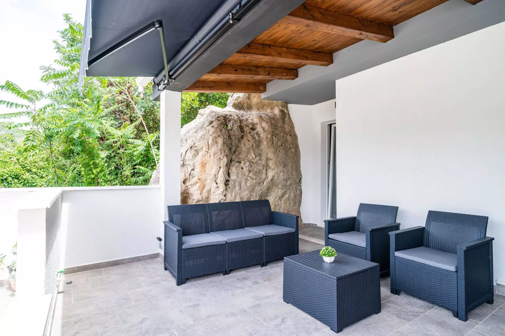 Hidden Gem Apartment - Two Bedroom Apartment with Terrace and Sea View-Terrace