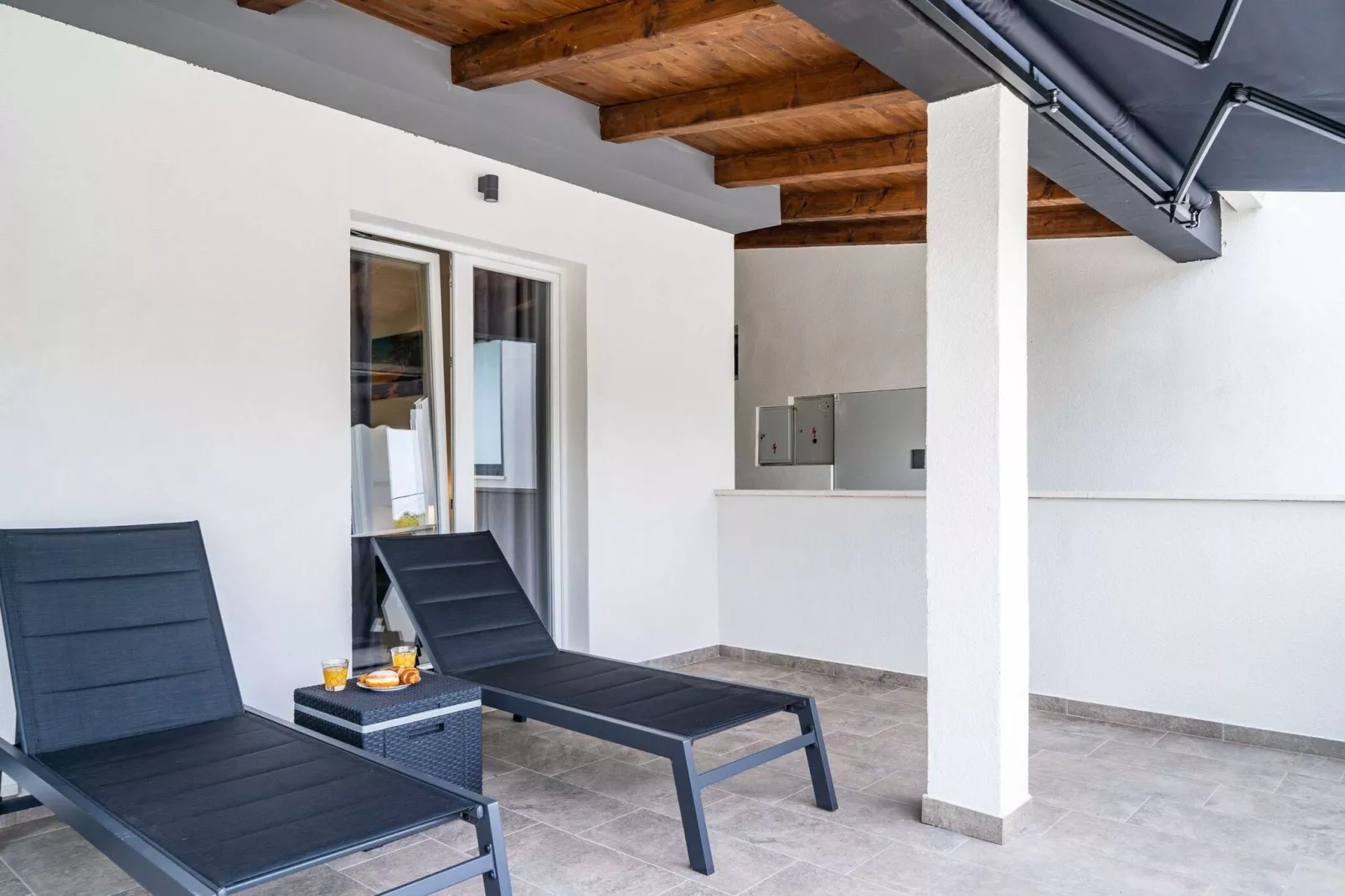 Hidden Gem Apartment - Two Bedroom Apartment with Terrace and Sea View-Terrace