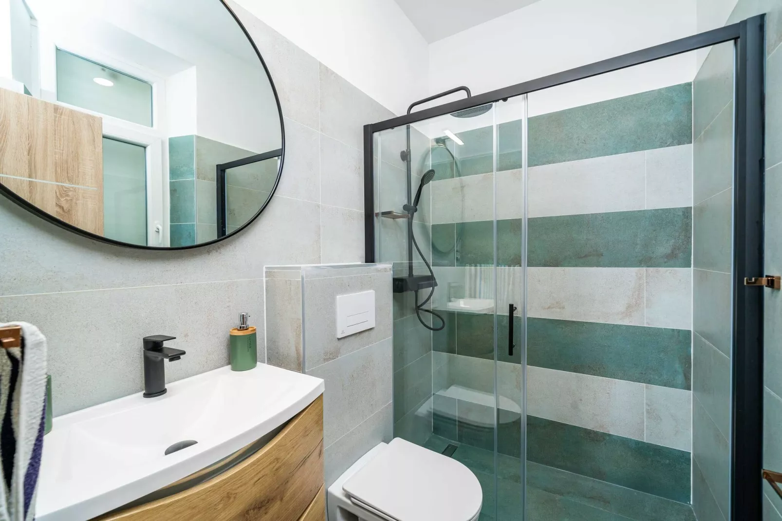 DUxperience Apartment - Two Bedroom Apartment with Terrace and Sea View-Bathroom