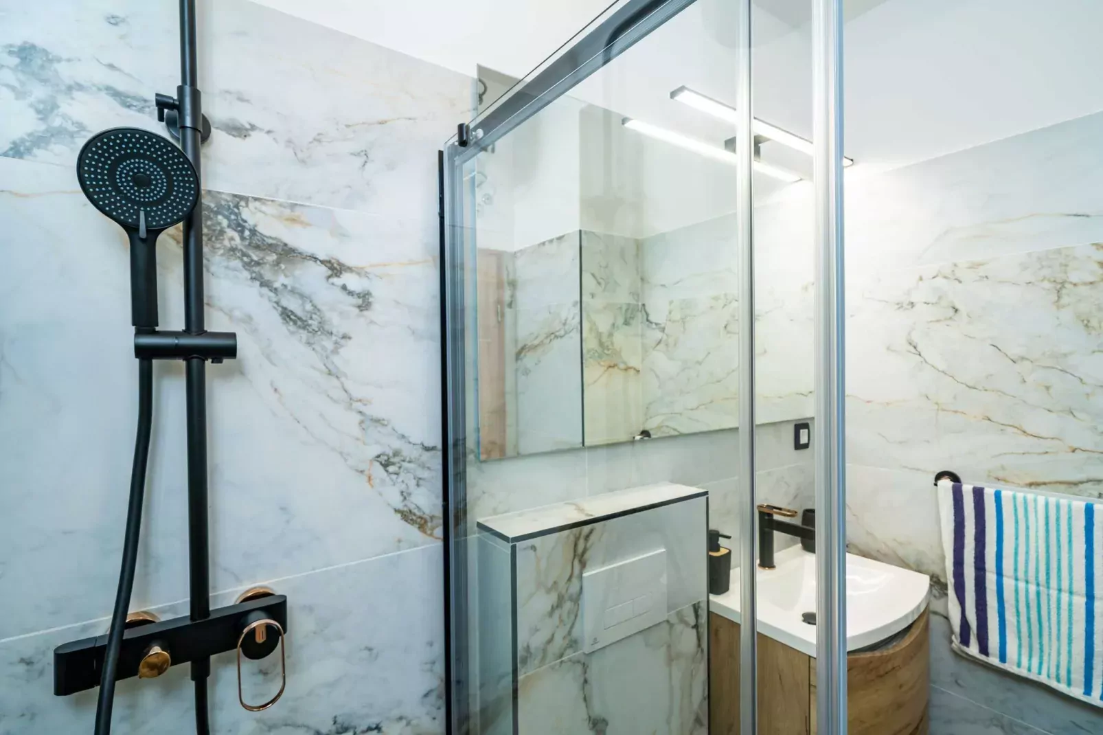 DUxperience Apartment - Two Bedroom Apartment with Terrace and Sea View-Bathroom