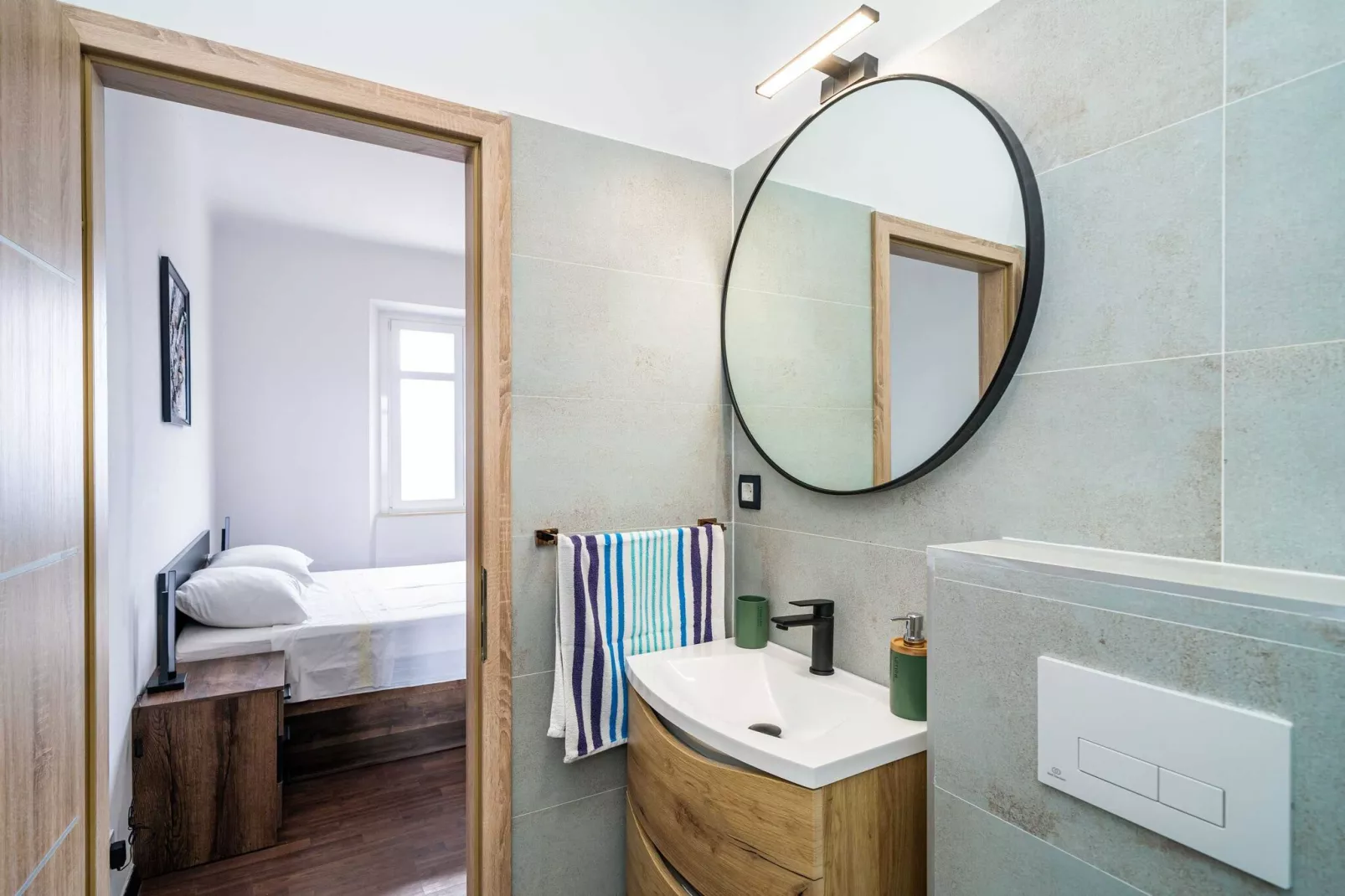 DUxperience Apartment - Two Bedroom Apartment with Terrace and Sea View-Bathroom