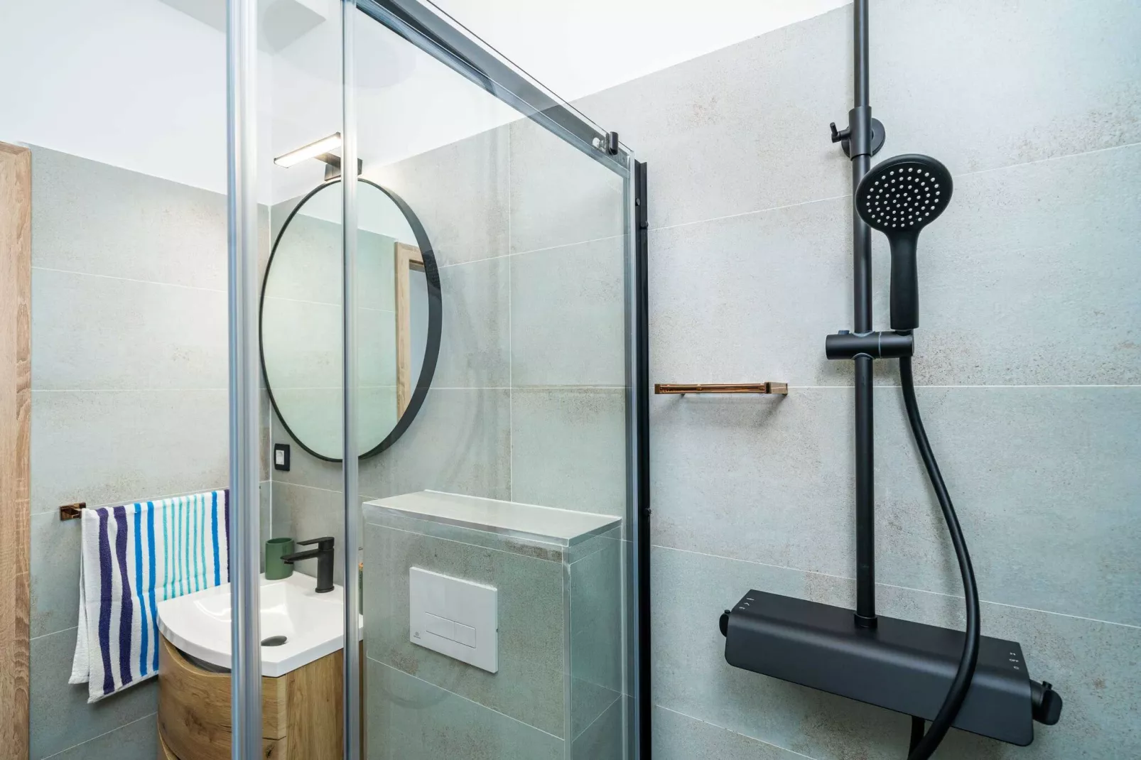 DUxperience Apartment - Two Bedroom Apartment with Terrace and Sea View-Bathroom