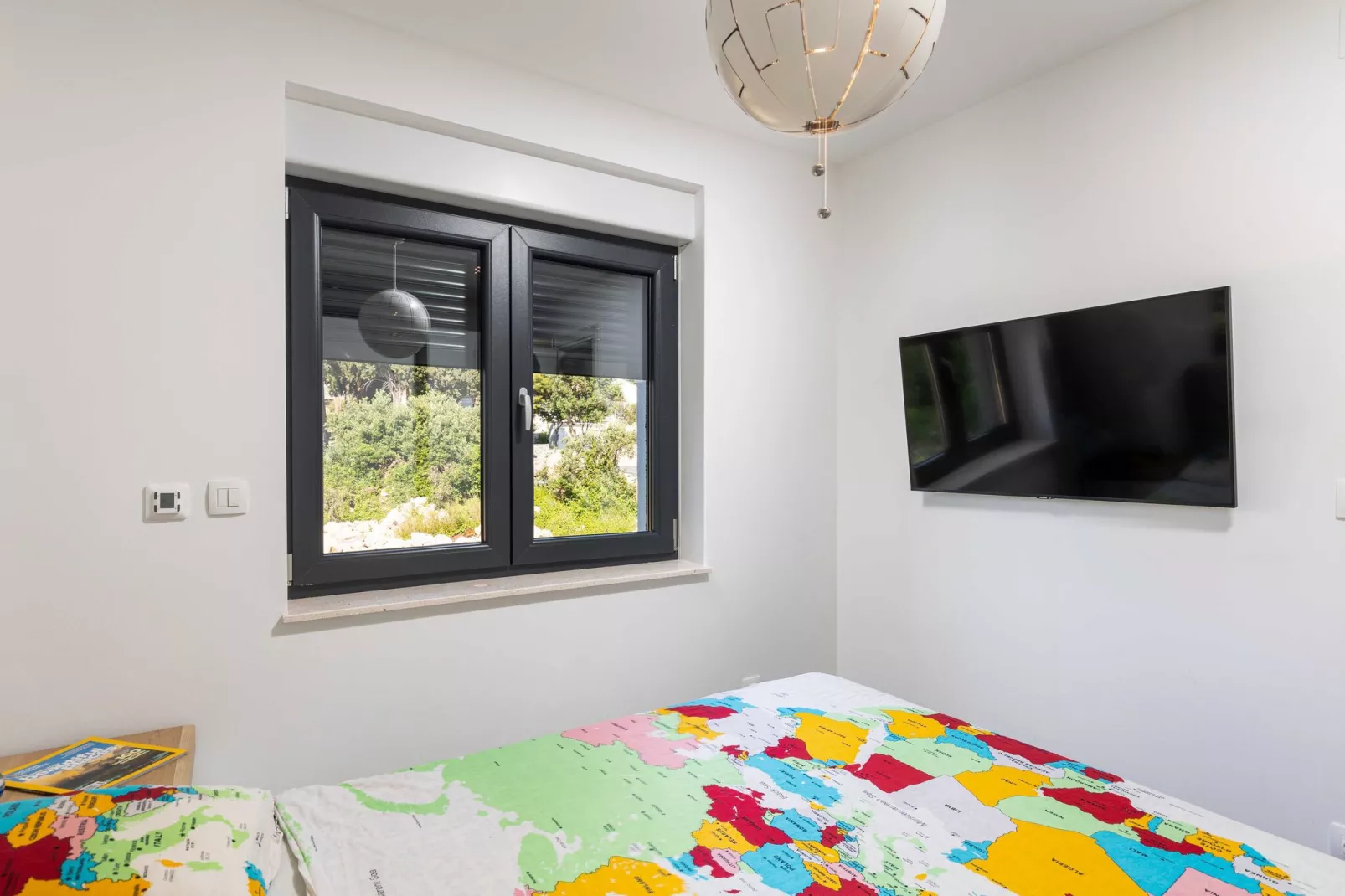 Apartment Good Vibes - One Bedroom Apartment with Balcony-Bedroom