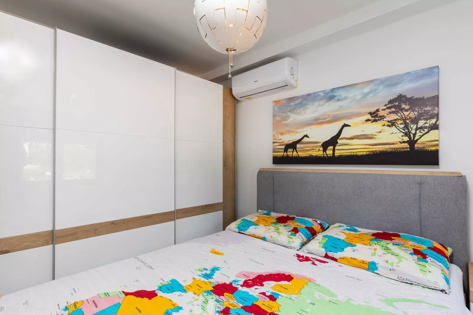 Apartment Good Vibes - One Bedroom Apartment with Balcony-Bedroom
