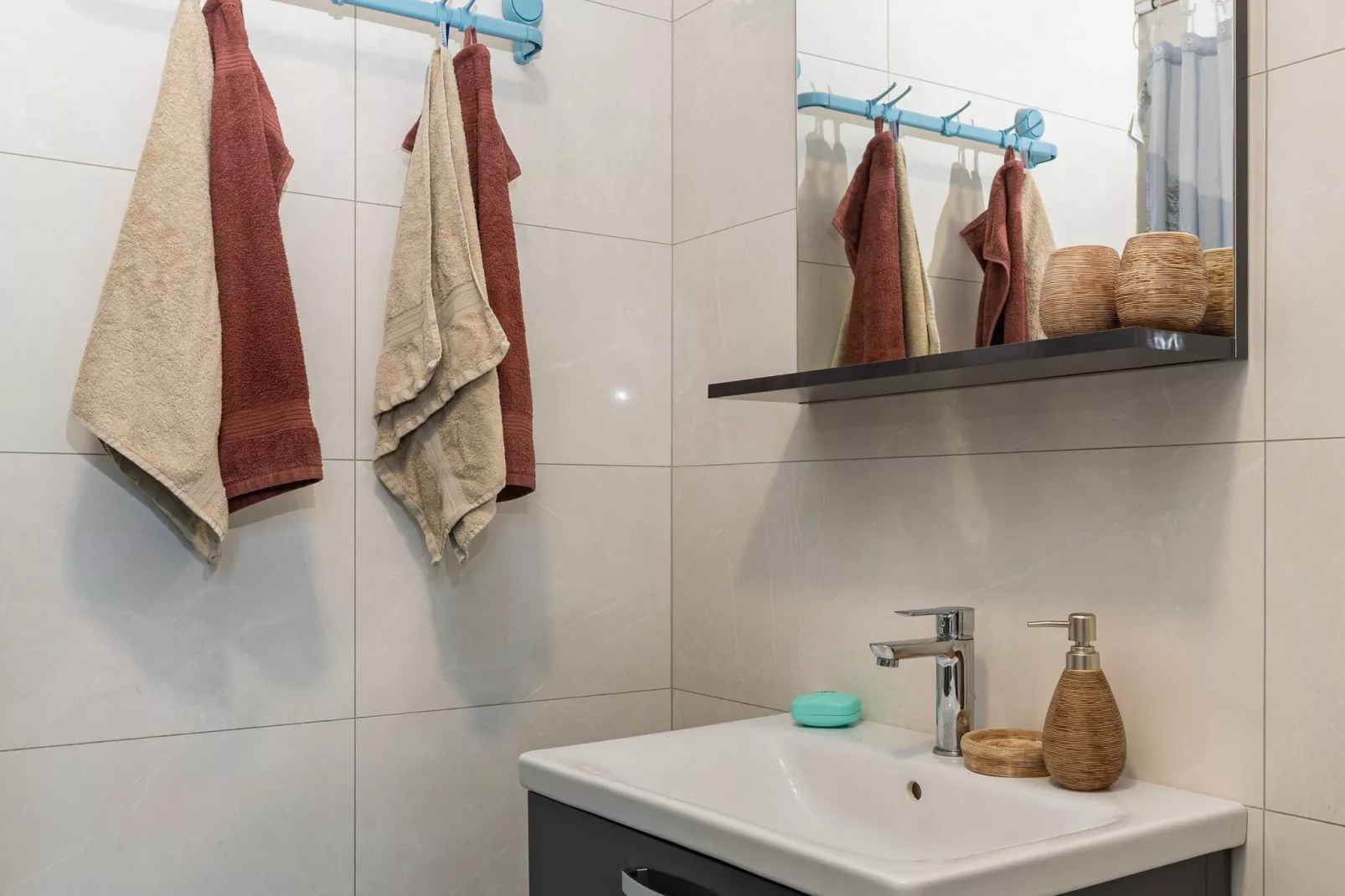 Apartment Good Vibes - One Bedroom Apartment with Balcony-Bathroom