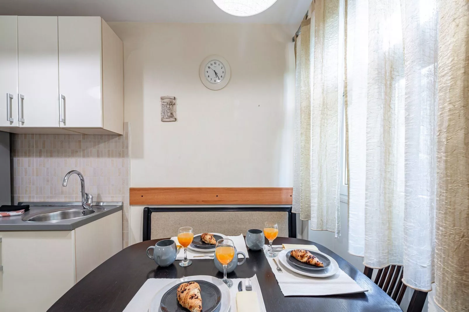 Green Terrace Apartment I - Studio Apartment with Terrace-Esszimmer