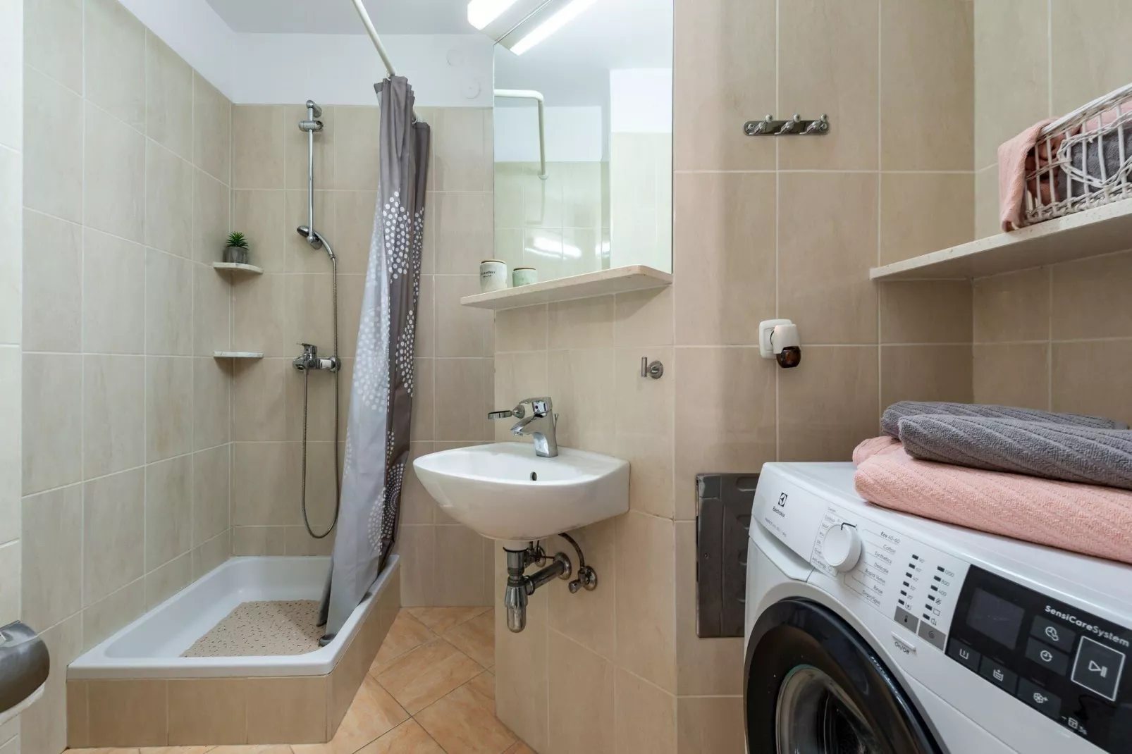 Green Terrace Apartment I - Studio Apartment with Terrace-Badezimmer