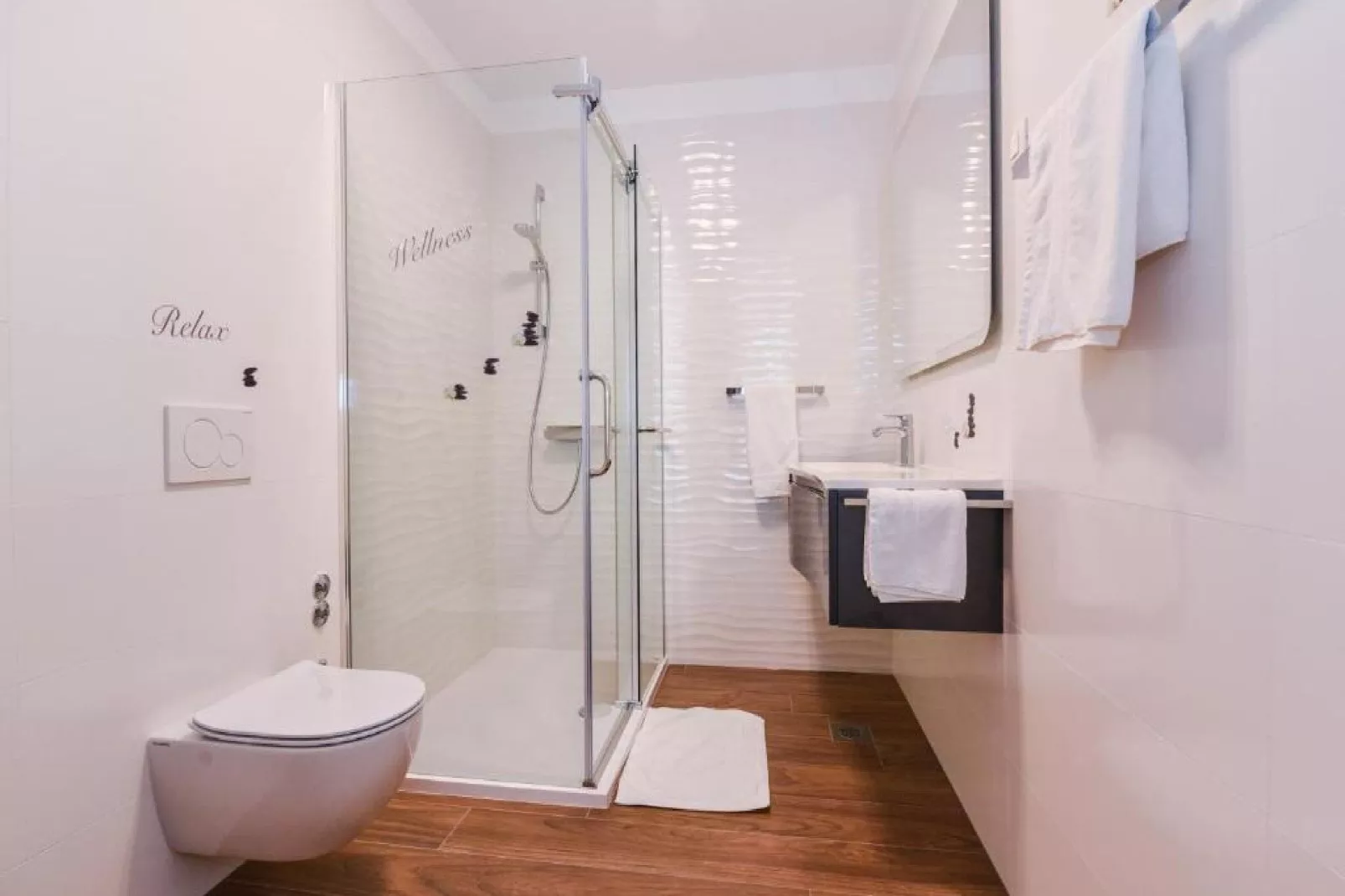 Villa Calypso Royal Apartment - Two Bedroom Apartment with Swimming Pool-Salle de bain