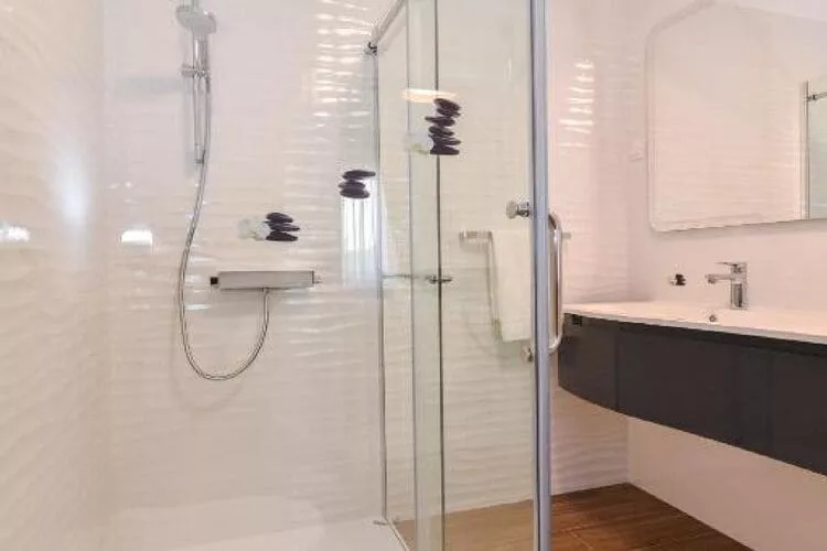 Villa Calypso Royal Apartment - Two Bedroom Apartment with Swimming Pool-Salle de bain