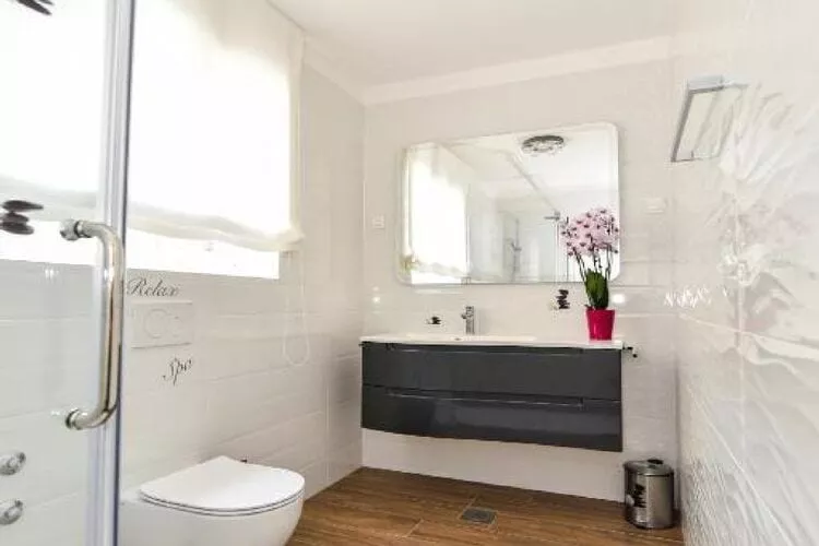 Villa Calypso Royal Apartment - Two Bedroom Apartment with Swimming Pool-Salle de bain