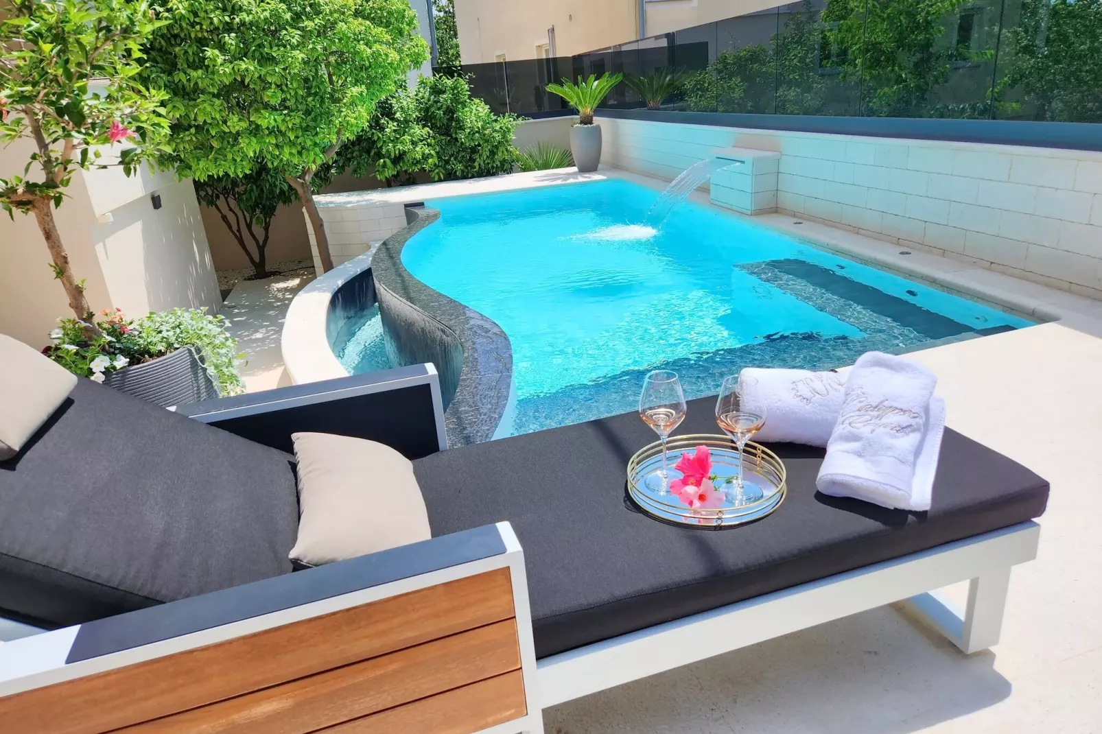Villa Calypso Royal Apartment - Two Bedroom Apartment with Swimming Pool-Piscine