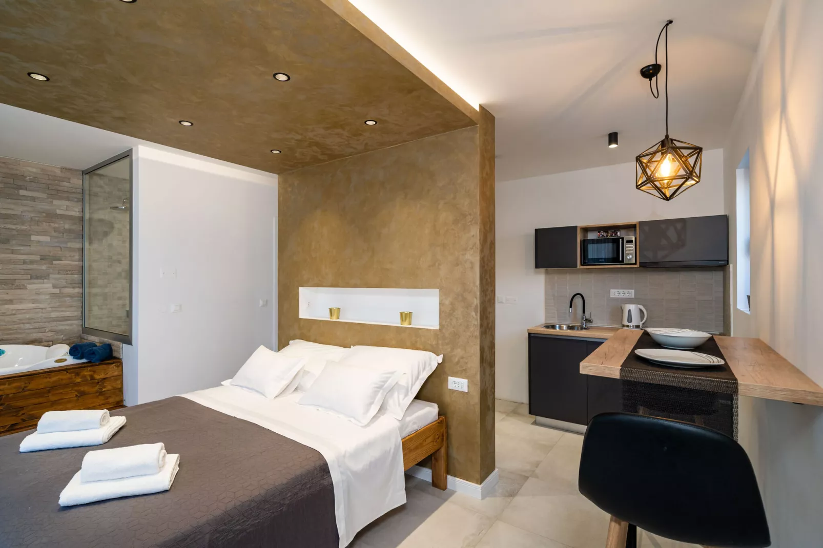 Apartments Villa Arcadia - Studio Apartment with Hot Tub and Shared Swimming Pool A1-Schlafzimmer