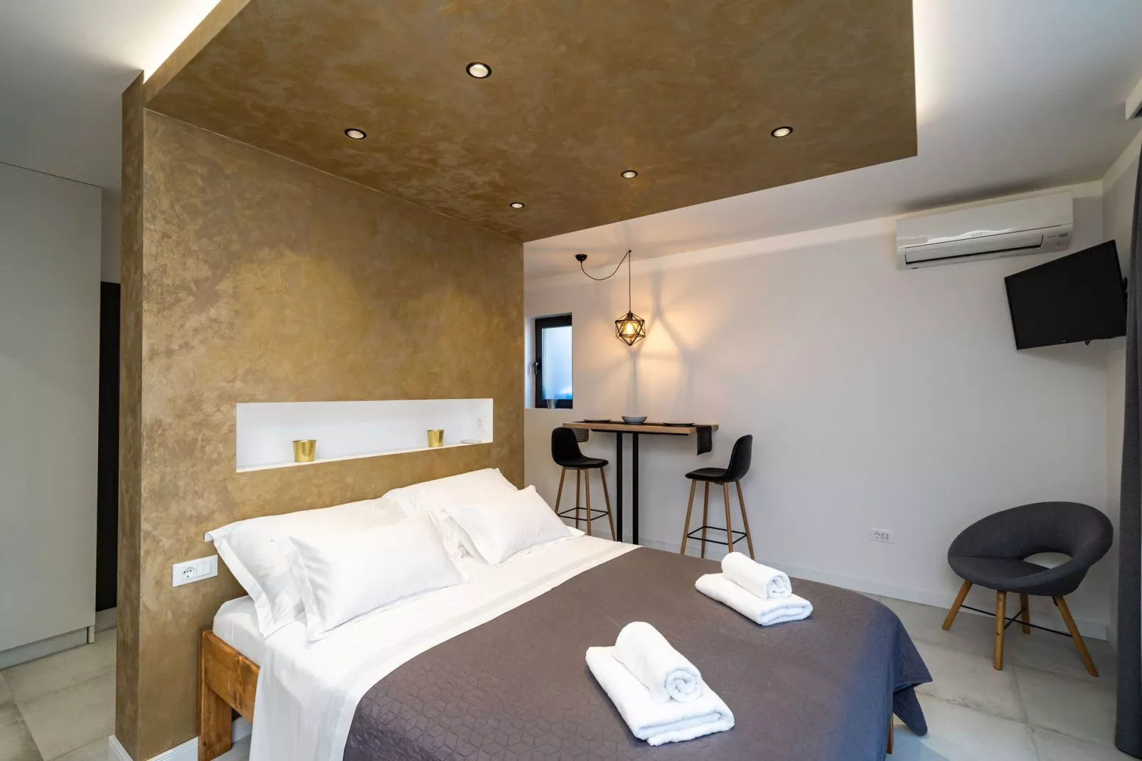 Apartments Villa Arcadia - Studio Apartment with Hot Tub and Shared Swimming Pool A1-Schlafzimmer