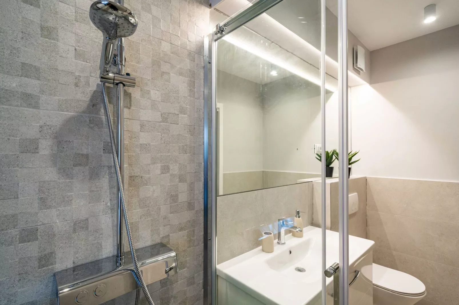 Apartments Villa Arcadia - Studio Apartment with Hot Tub and Shared Swimming Pool A1-Badezimmer
