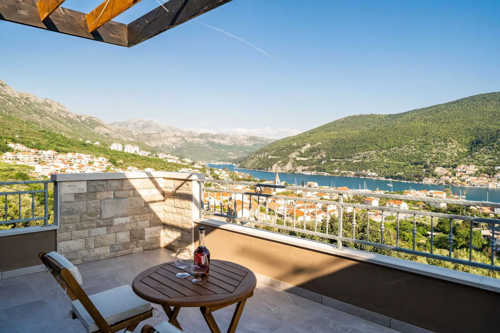 Apartments Villa Arcadia - Studio Apartment with Hot Tub and Shared Swimming Pool A1-Terrasse
