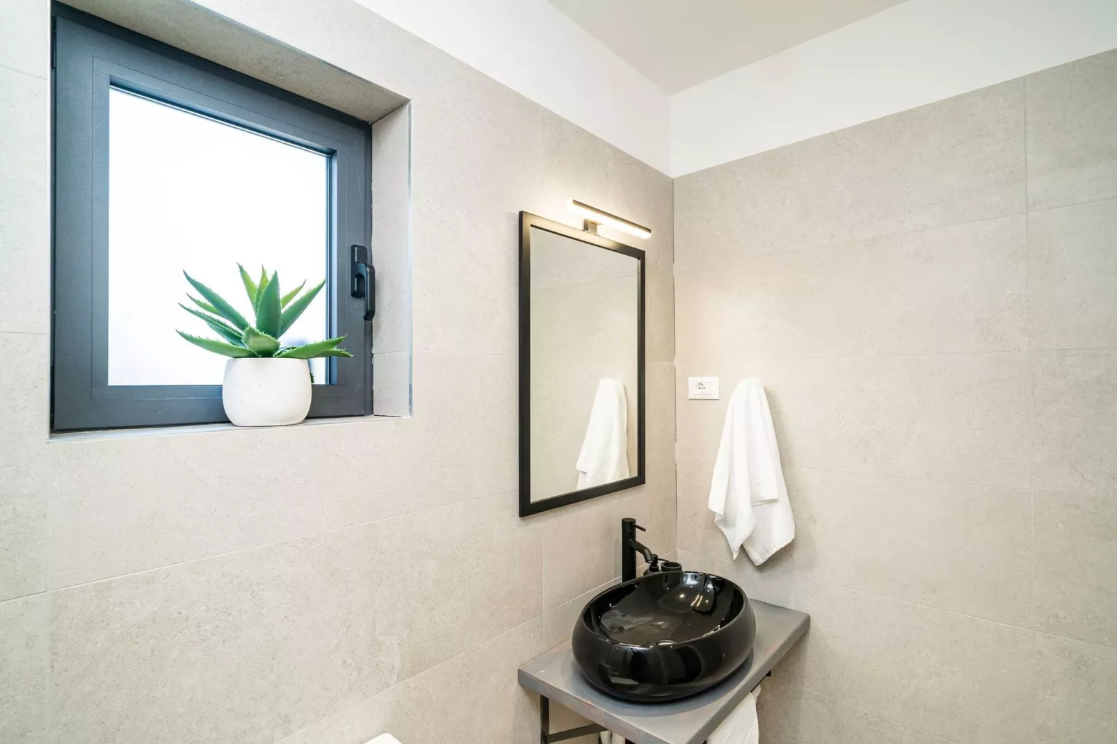 Apartments Villa Arcadia - One Bedroom Apartment with Shared Swimming Pool A3-Salle de bain