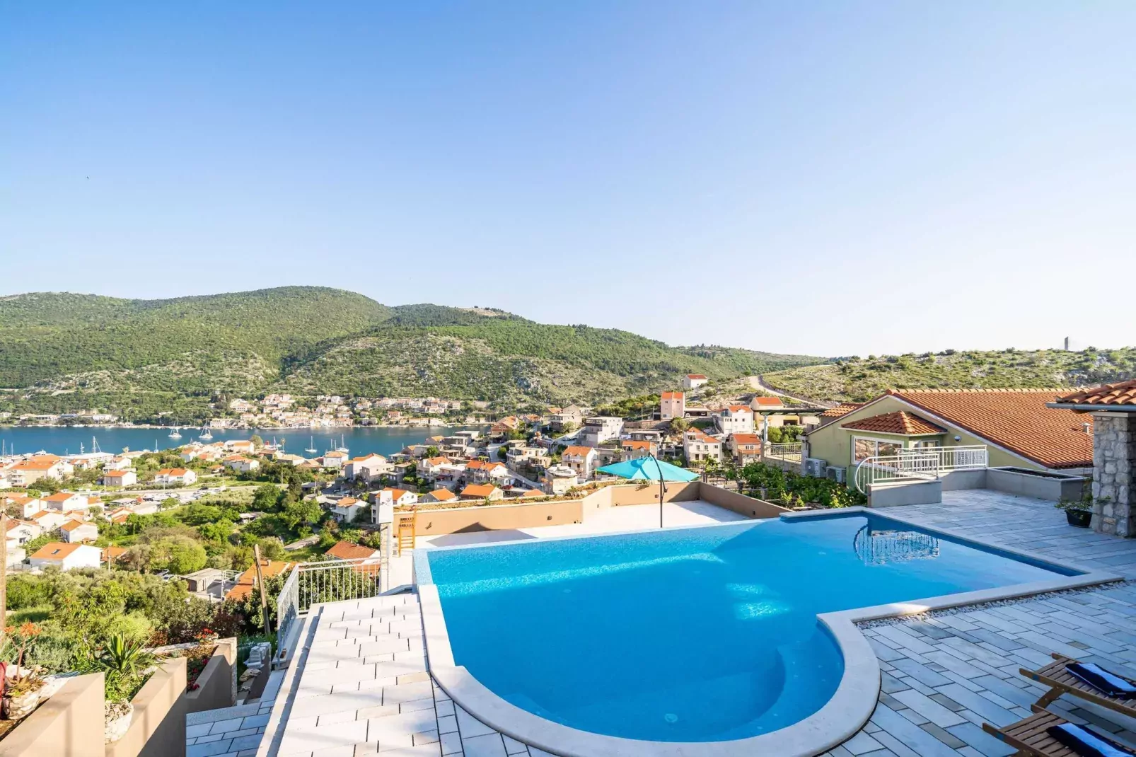 Apartments Villa Arcadia- Two Bedroom Apartment with Shared Swimming Pool A4-Piscine