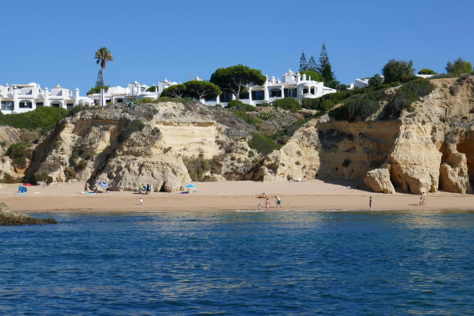 Reihenhaus in Armação de Pêra // Casa Ninho-Exterior summer