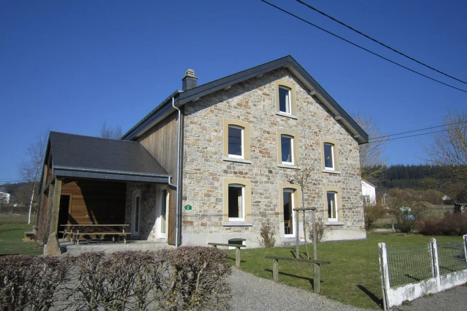 A la lisière de la forêt-Exterior summer