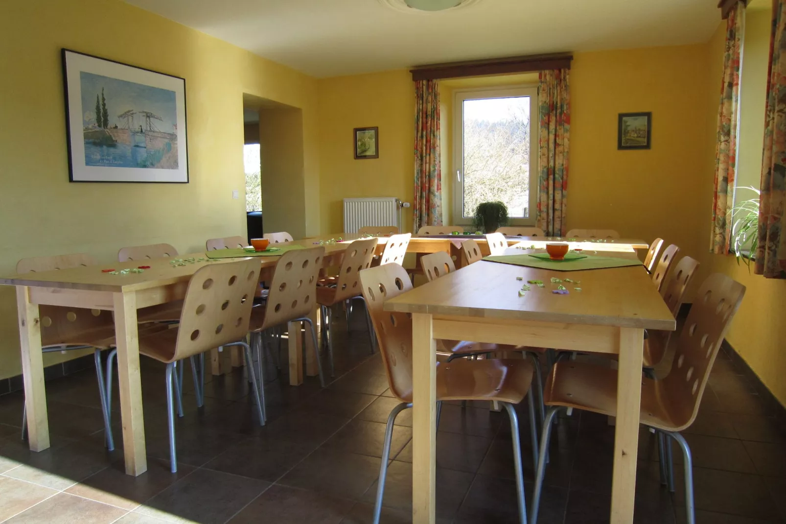 A la lisière de la forêt-Dining room