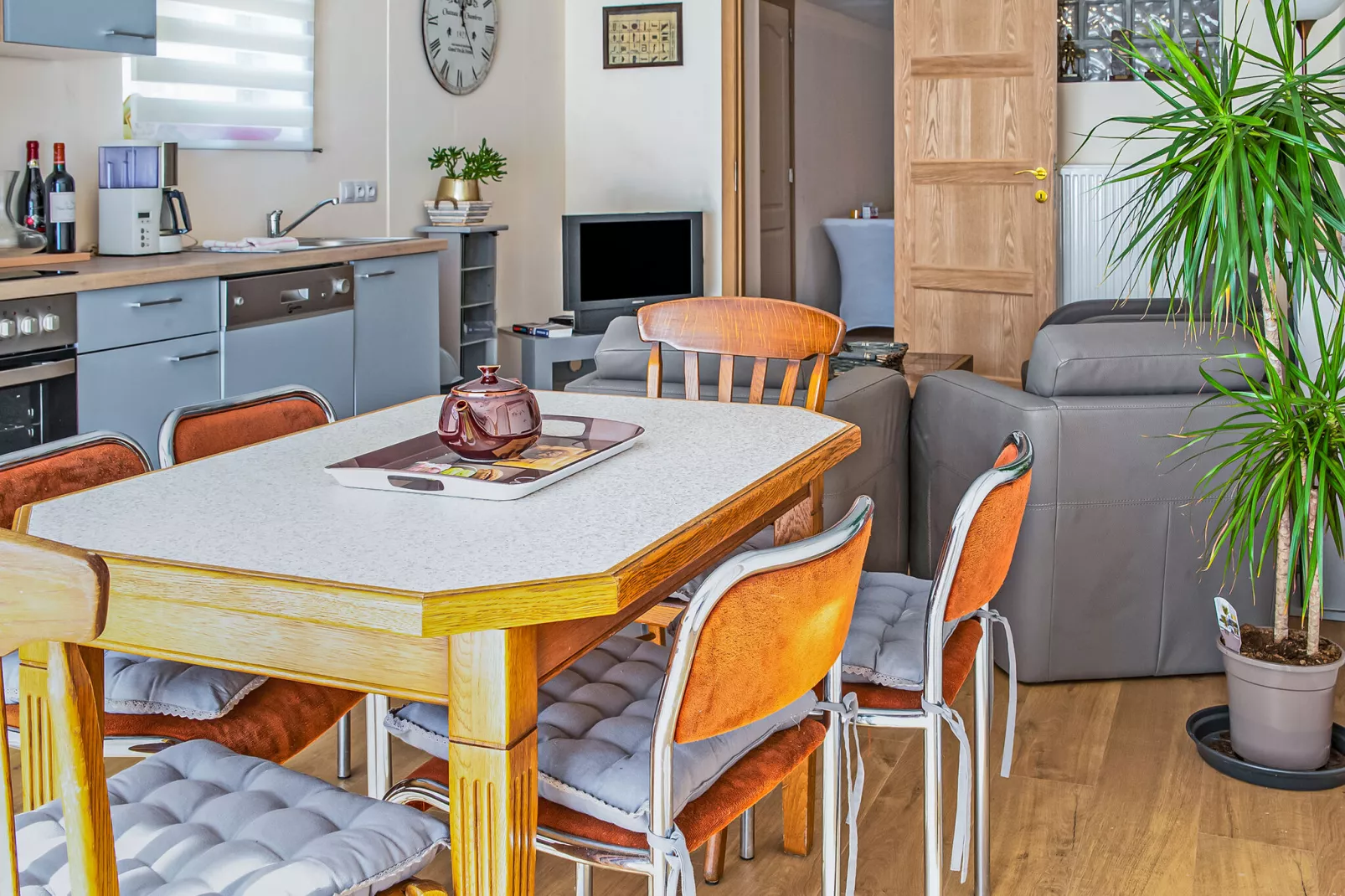 Les Hirondelles-Dining room