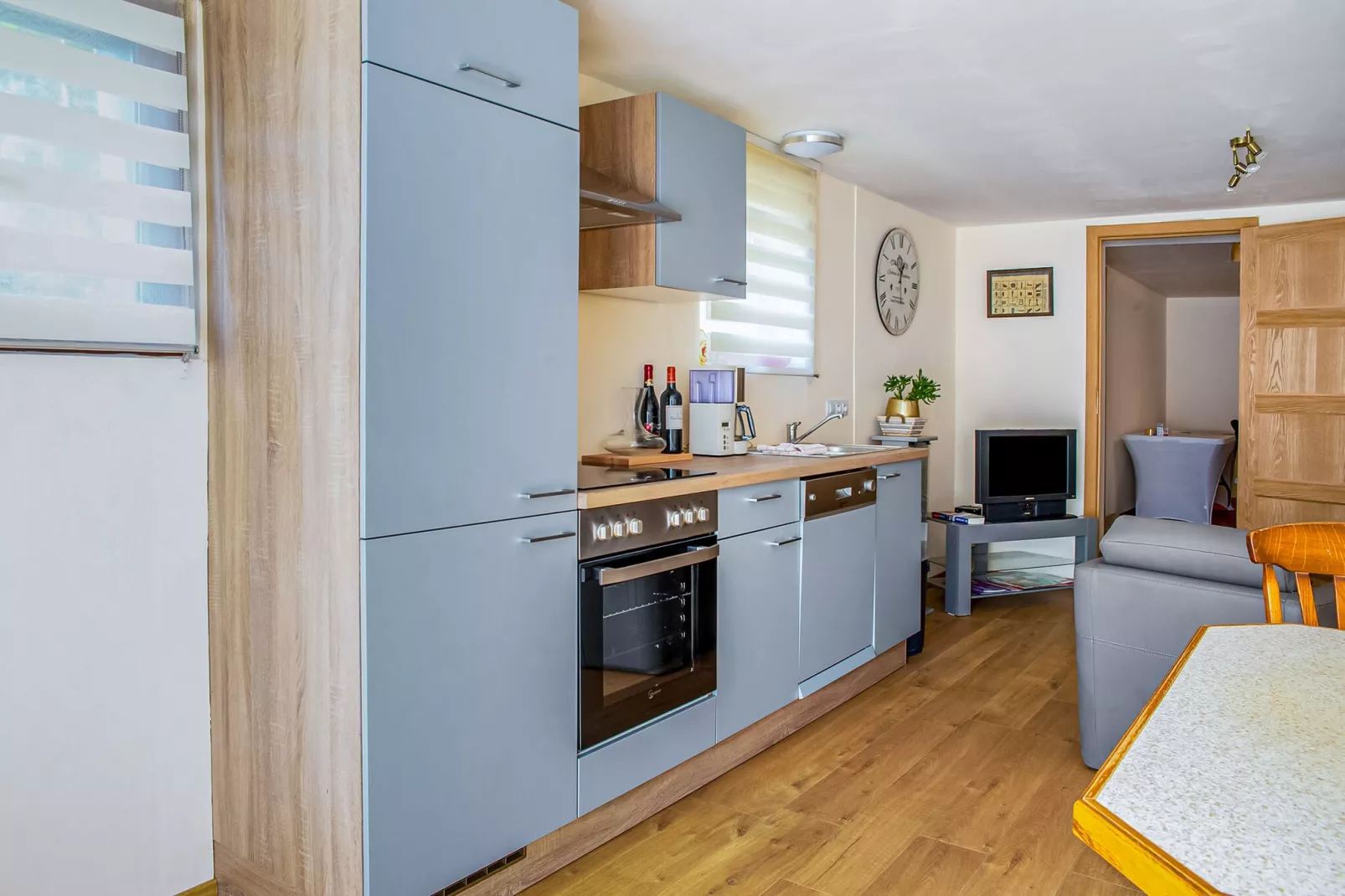 Les Hirondelles-Kitchen