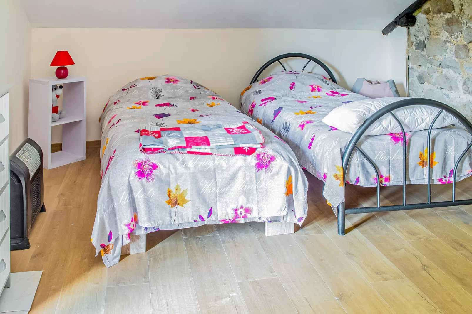 Les Hirondelles-Bedroom