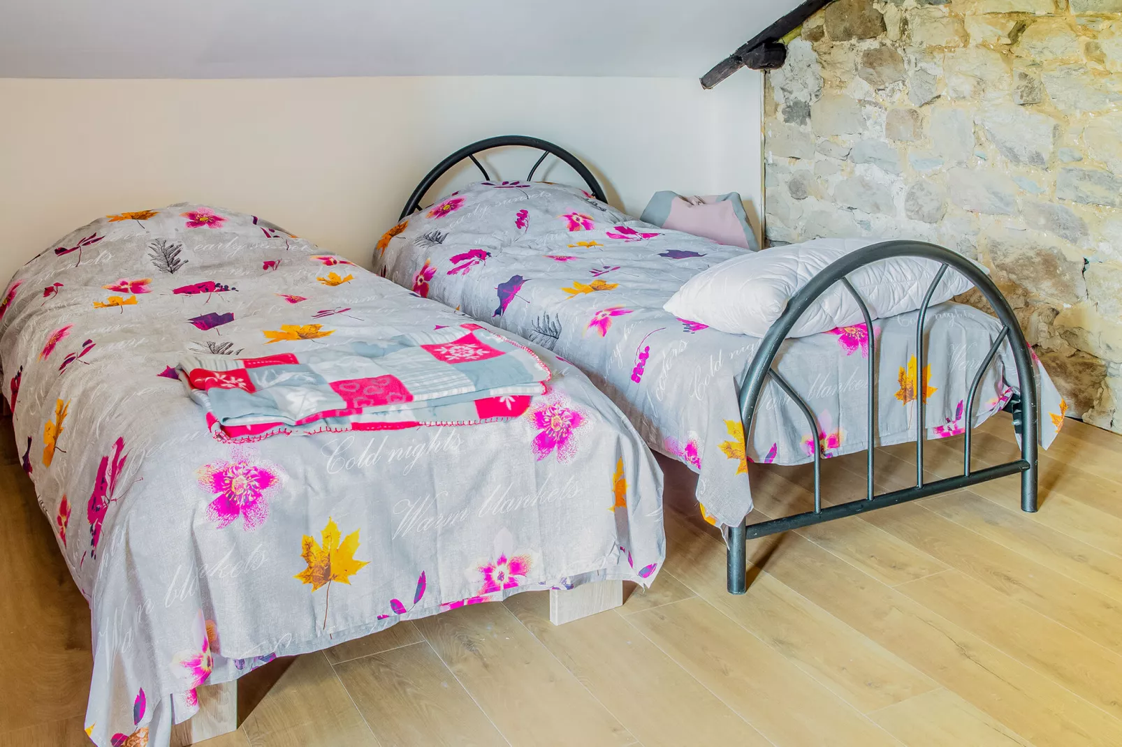 Les Hirondelles-Bedroom