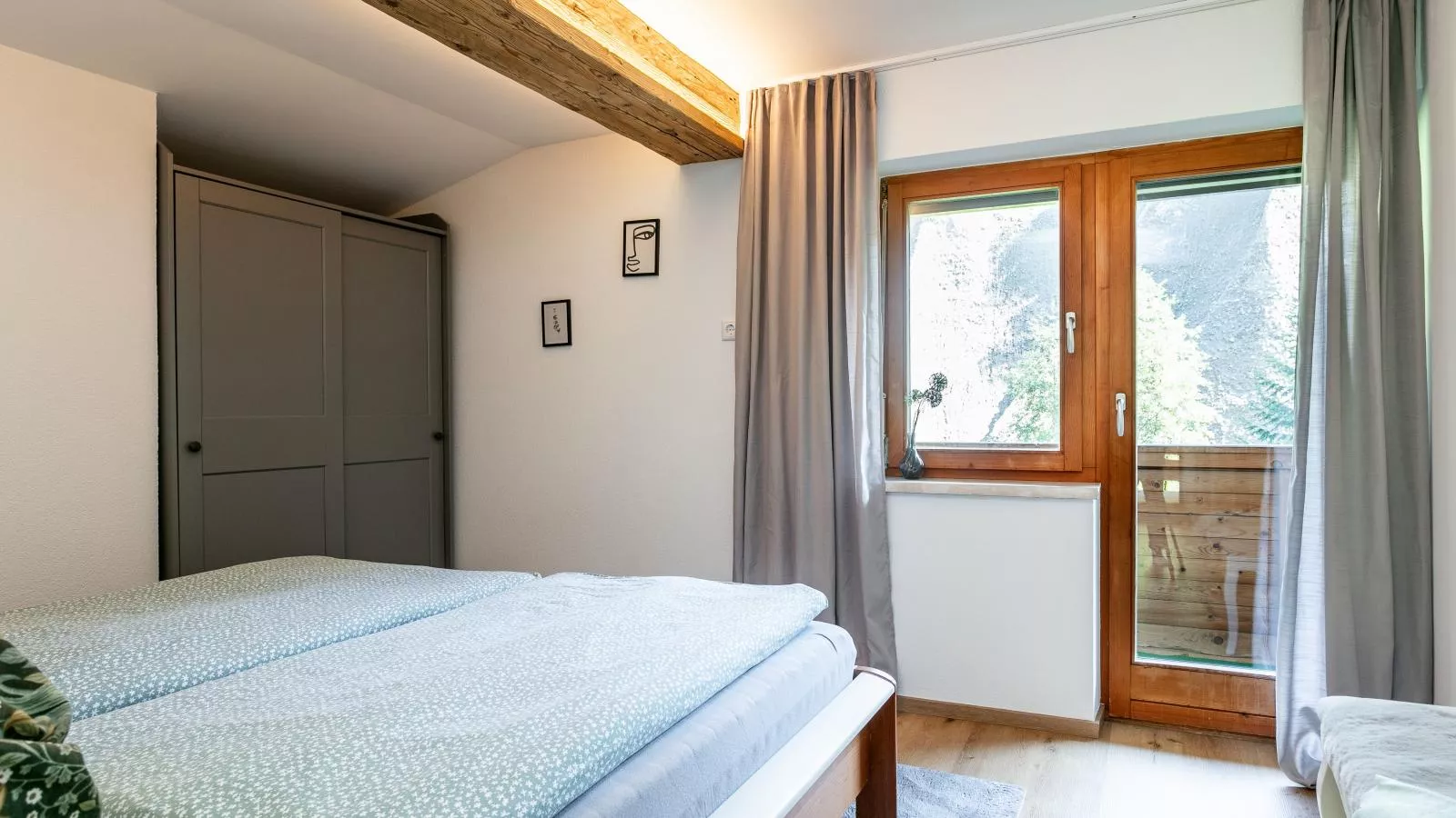 Jaggi-Bedroom