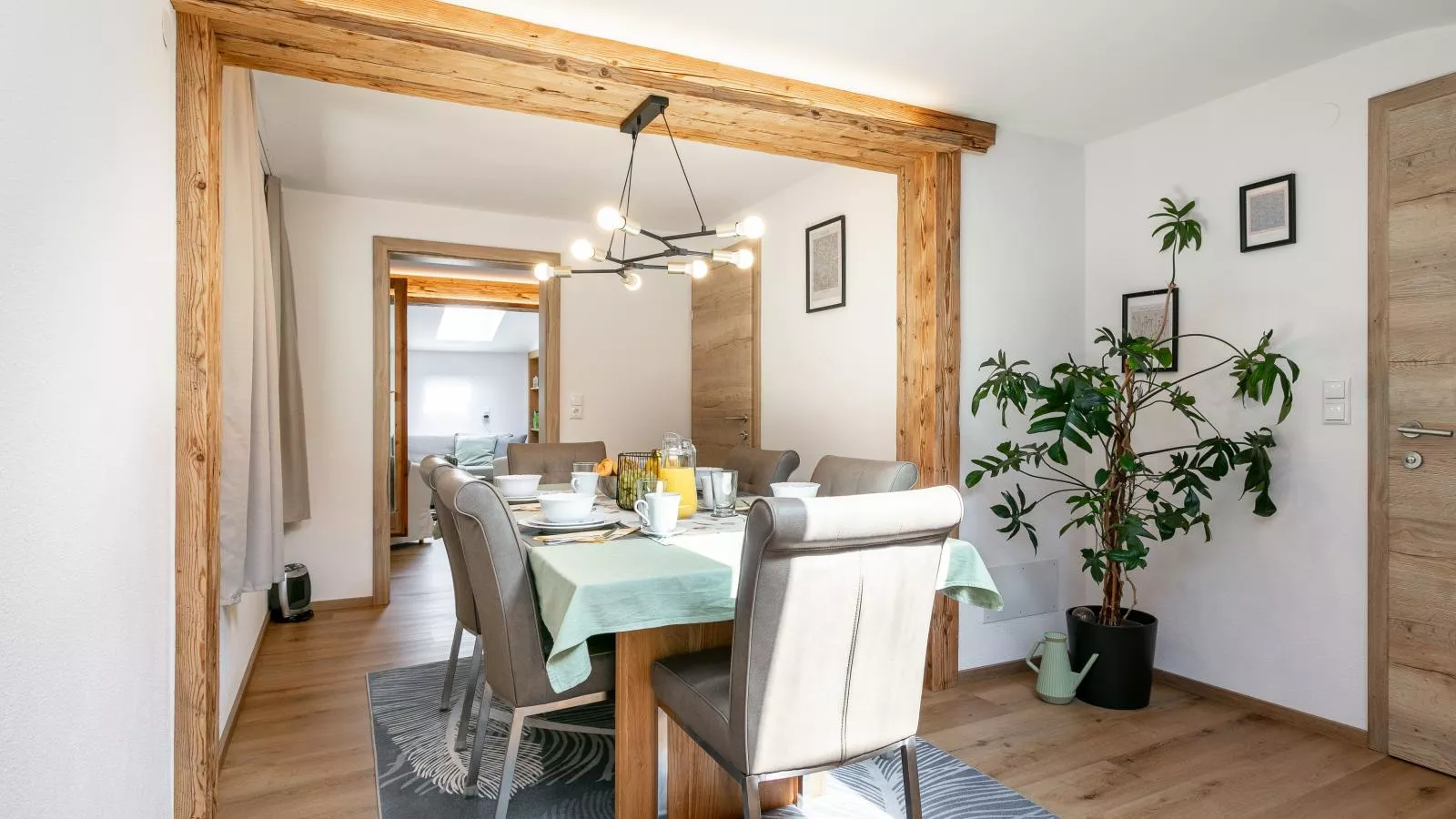 Jaggi-Dining room