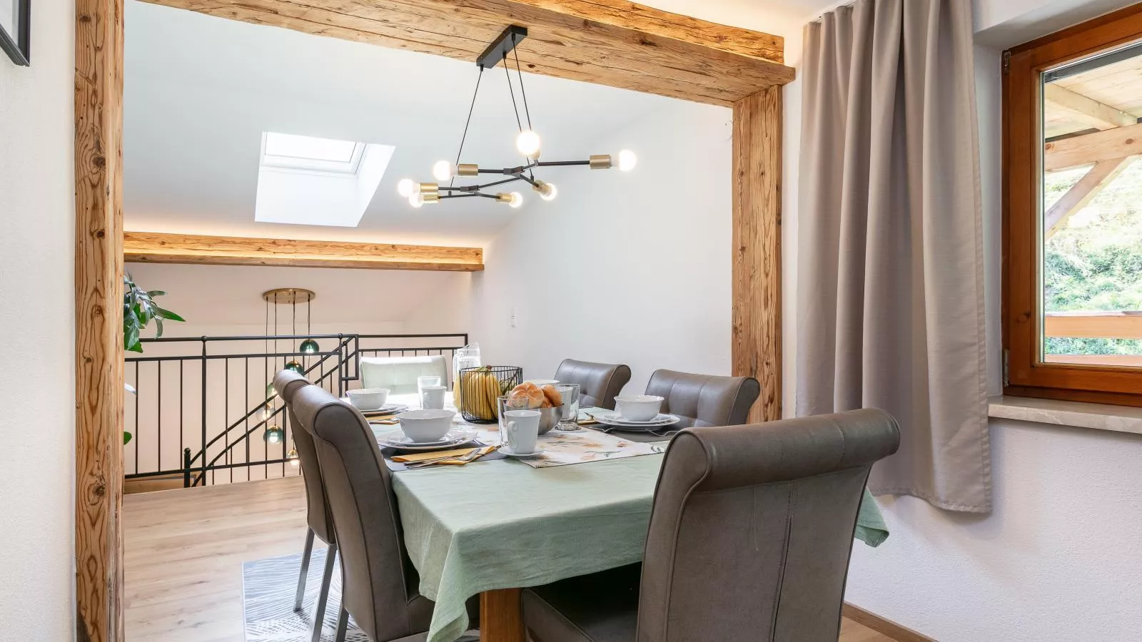 Jaggi-Dining room