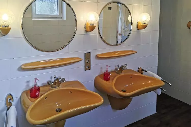 Bärenhütte 6 Personen-Bathroom