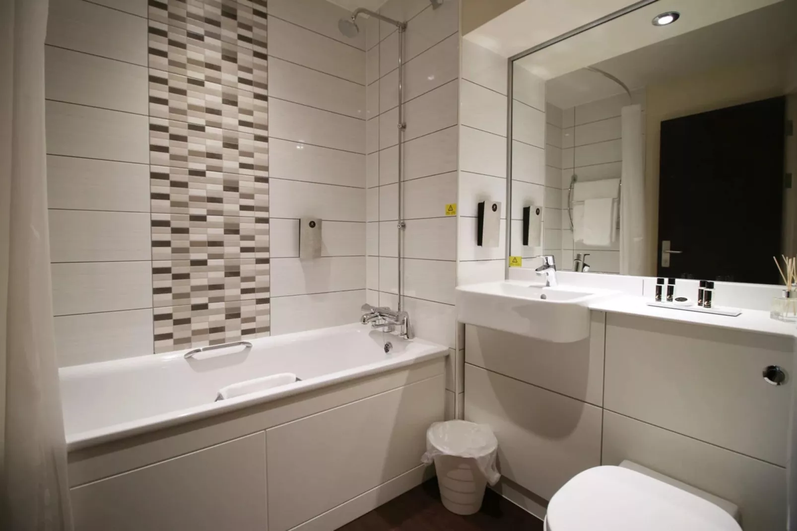 Belvilla Newport City Centre Lifestyle-Bathroom